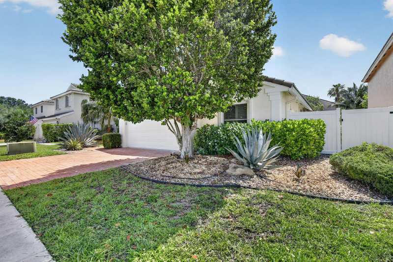 327 SW 191st Terrace, Pembroke Pines FL 33029
