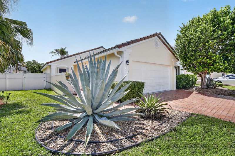 327 SW 191st Terrace, Pembroke Pines FL 33029