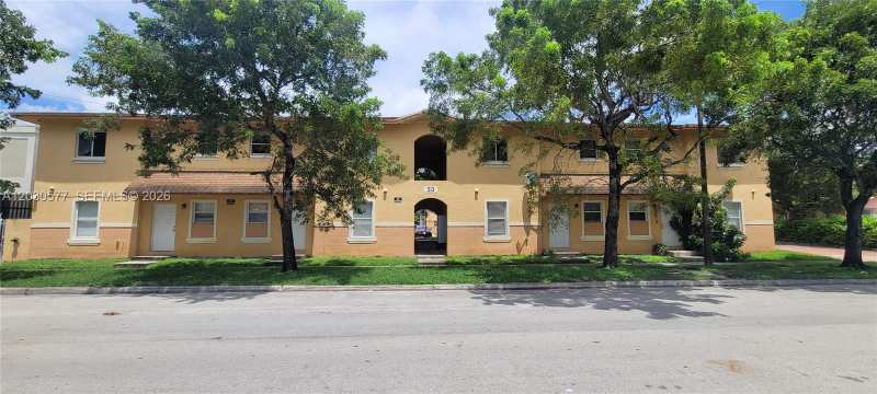 33 E 20th St # 203, Hialeah FL 33010