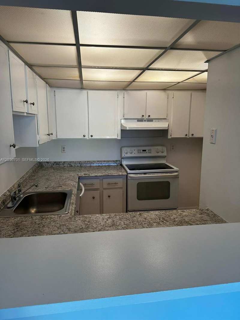 6950 Miami Gardens Dr # 304, Hialeah FL 33015