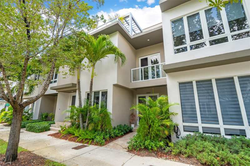 10545 NW 63rd Ter, Doral FL 33178
