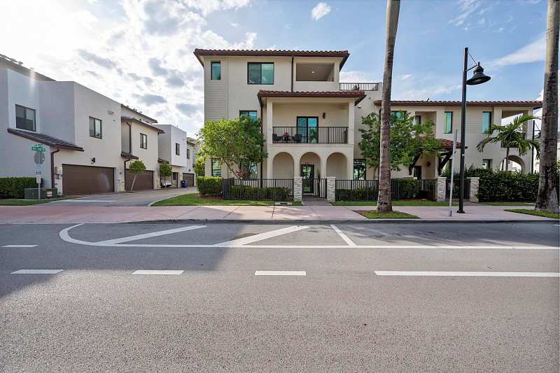 8321 Central Park Boulevard, Doral FL 33166
