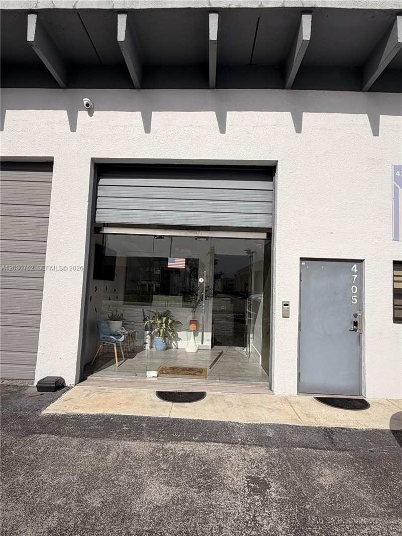 4709 SW 74th Ave, Miami FL 33155