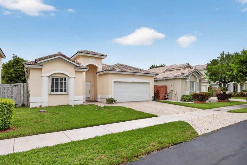 14215 SW 156th Avenue N, Miami FL 33196