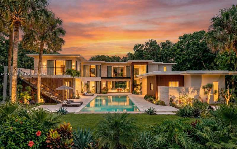 6100 W Suburban Dr, Pinecrest FL 33156