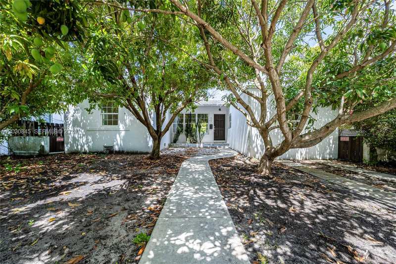 8942 Carlyle Ave, Surfside FL 33154