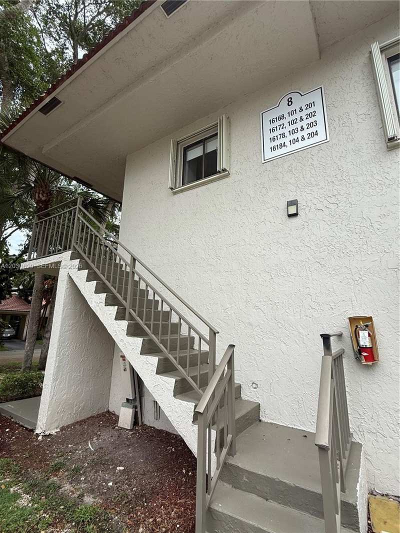 16184 Laurel Dr # 204, Weston FL 33326