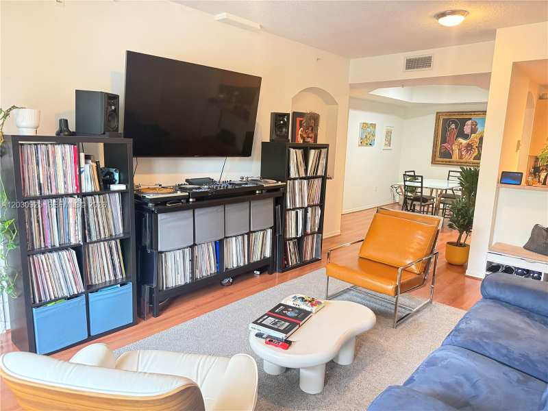 6630 NW 114th Ave # 1527, Doral FL 33178