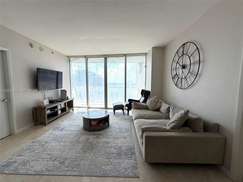 475 Brickell ave # 2707, Miami FL 33131