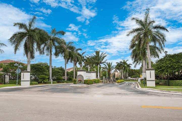 2327 NE 37th Ter, Homestead FL 33033