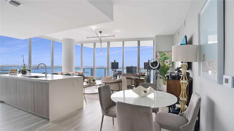 2900 NE 7th Ave # 4102, Miami FL 33137
