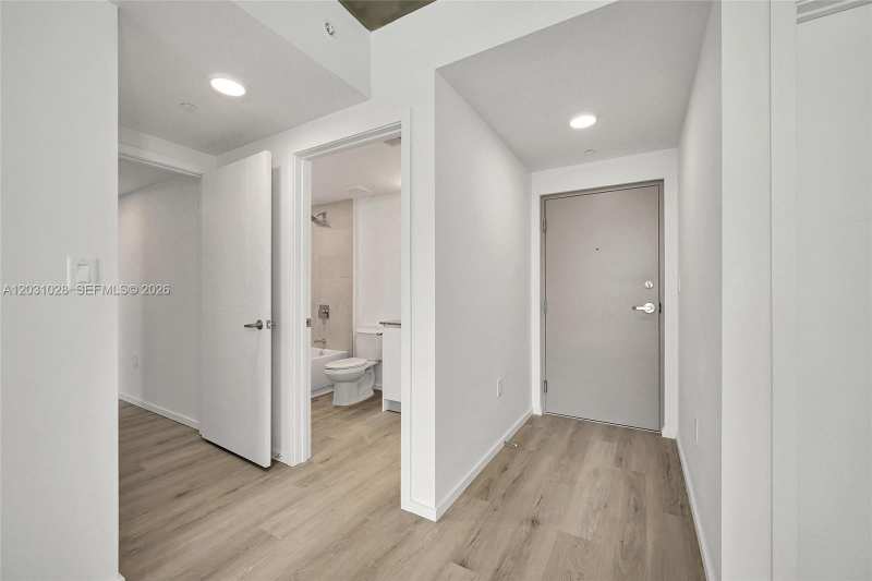 475 NE 125th # 504, North Miami FL 33161