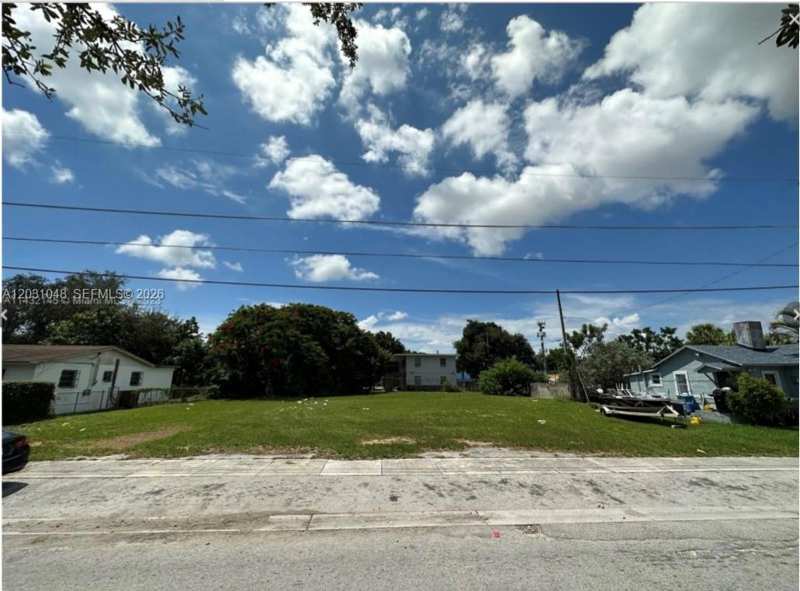 1624 NW 60th St, Miami FL 33142