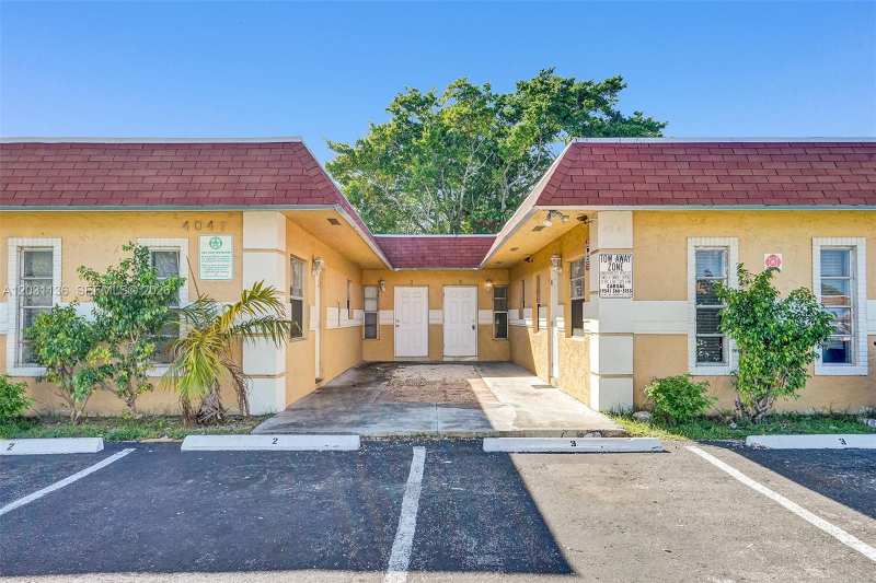 4041 NW 30th Ter, Lauderdale Lakes FL 33309