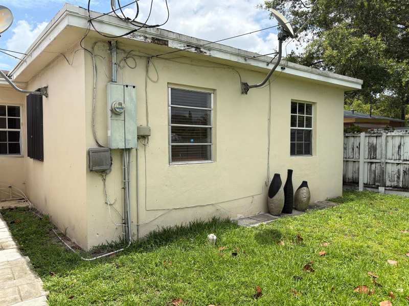 706 Glenn Parkway, Hollywood FL 33021