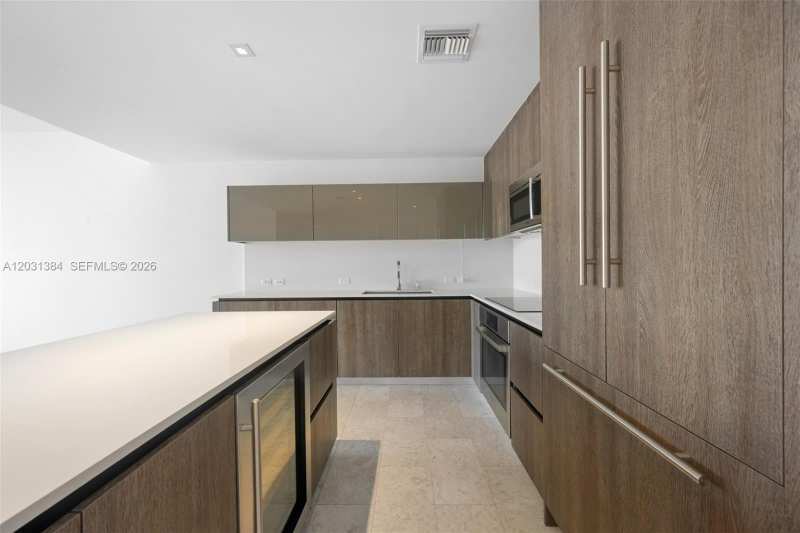 68 SE 6th St # 910, Miami FL 33131