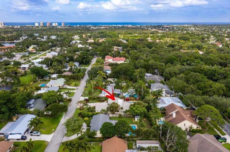 2436 Holly Lane NE, Palm Beach Gardens FL 33410