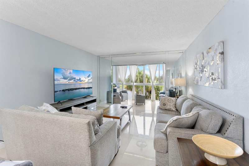 7807 Golf Cir Drive # 305, Margate FL 33063