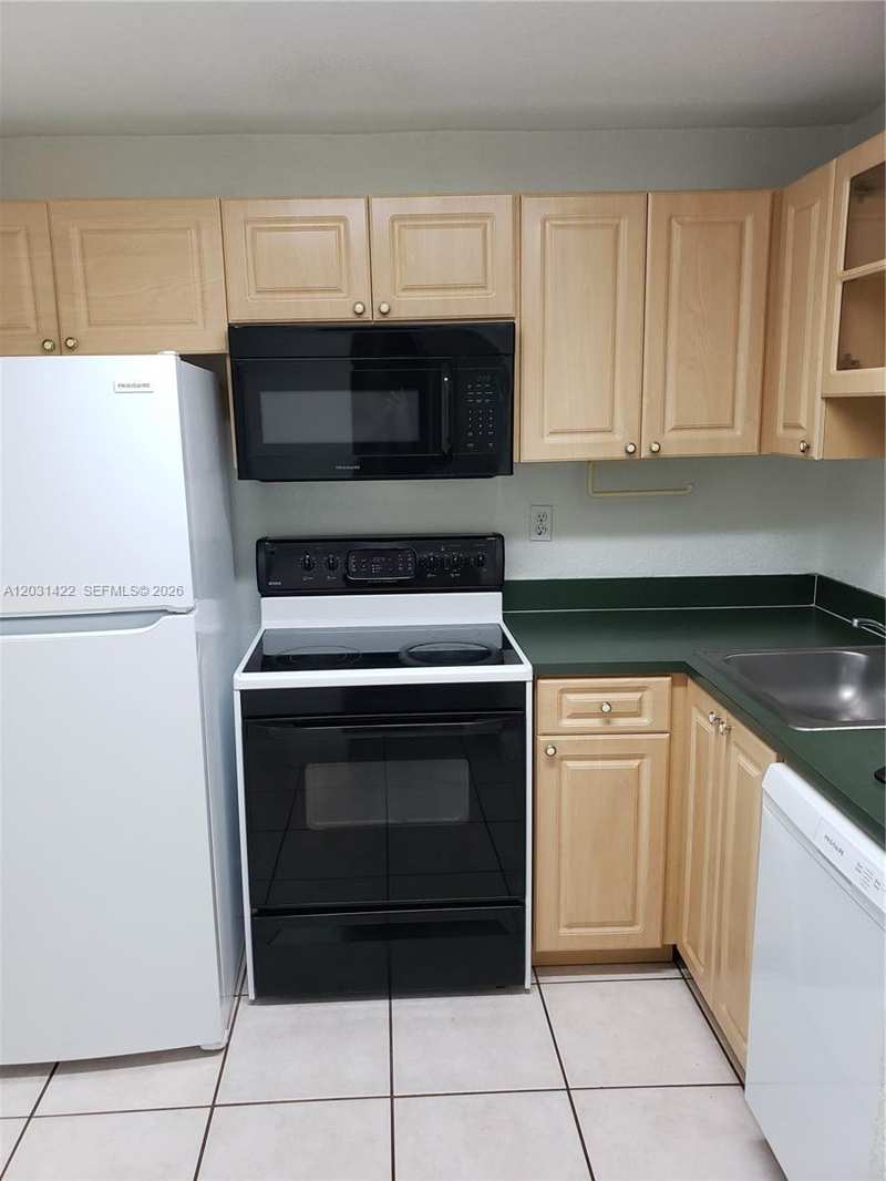 9310 Fontainebleau Blvd # 112, Miami FL 33172
