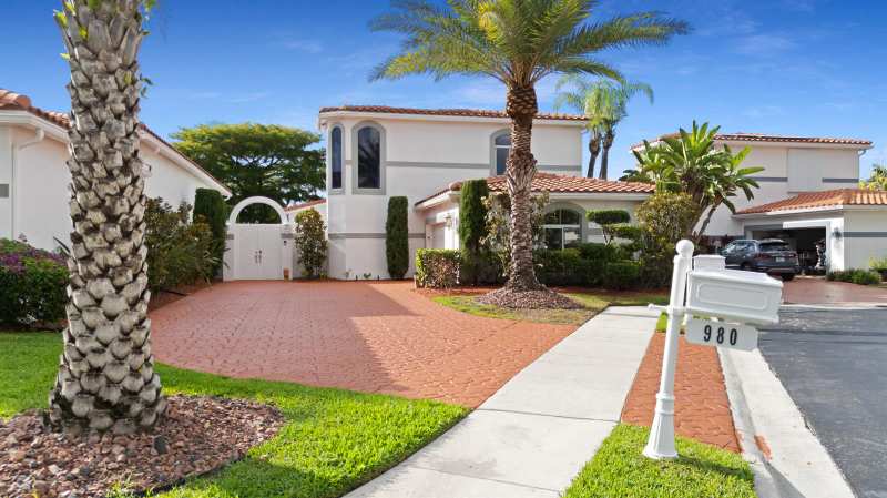 980 Bel Aire Drive West, Pembroke Pines FL 33027