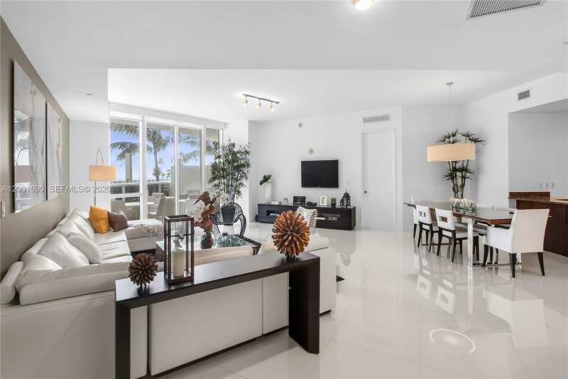 15811 Collins Ave # 403, Sunny Isles Beach FL 33160