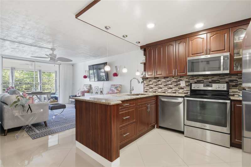 7100 NW 17th St # 210, Plantation FL 33313