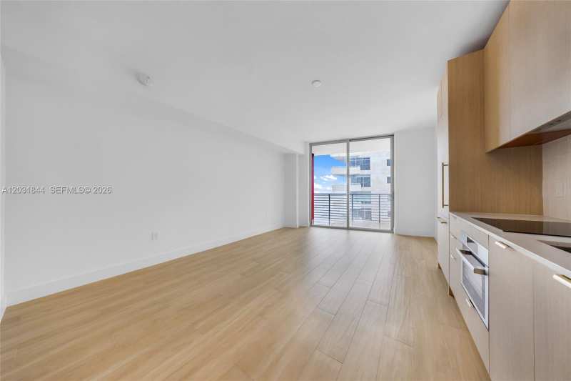 90 NE 32 # 1013, Miami FL 33137