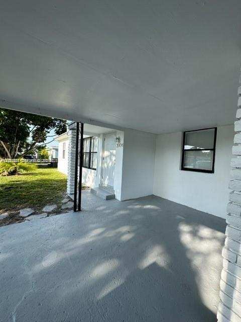 3904 SW 58th Ave, West Park FL 33023