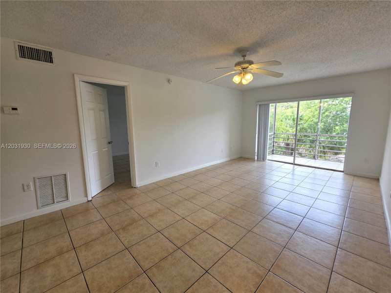 2800 NW 56th Ave # E303, Lauderhill FL 33313