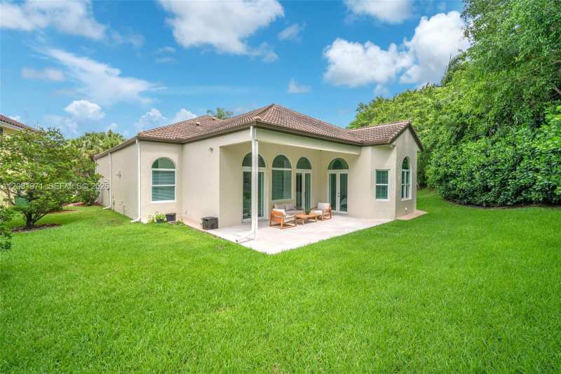2163 Bay Ct, Weston FL 33326
