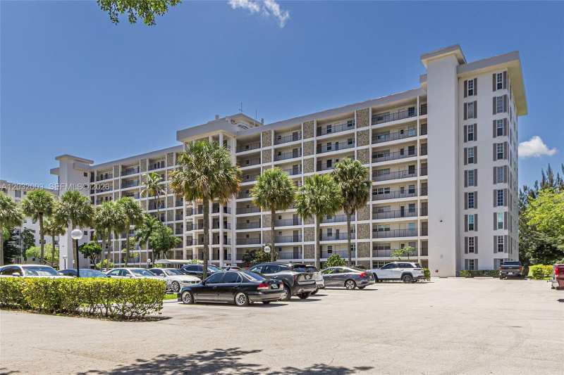 3150 N Palm Aire Dr # 705, Pompano Beach FL 33069