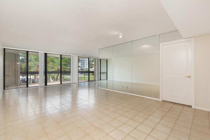2000 Presidential Way # 206, West Palm Beach FL 33401