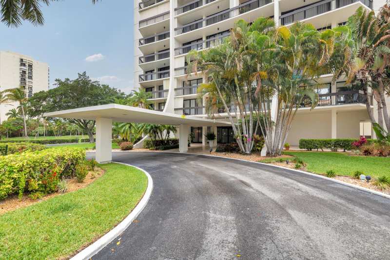 2000 Presidential Way # 206, West Palm Beach FL 33401