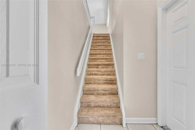 96 Wimbledon Lake Dr, Plantation FL 33324
