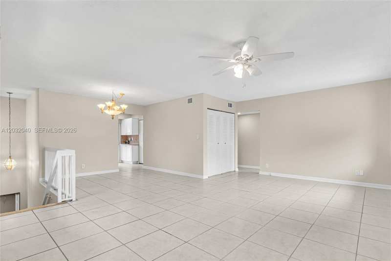 96 Wimbledon Lake Dr, Plantation FL 33324