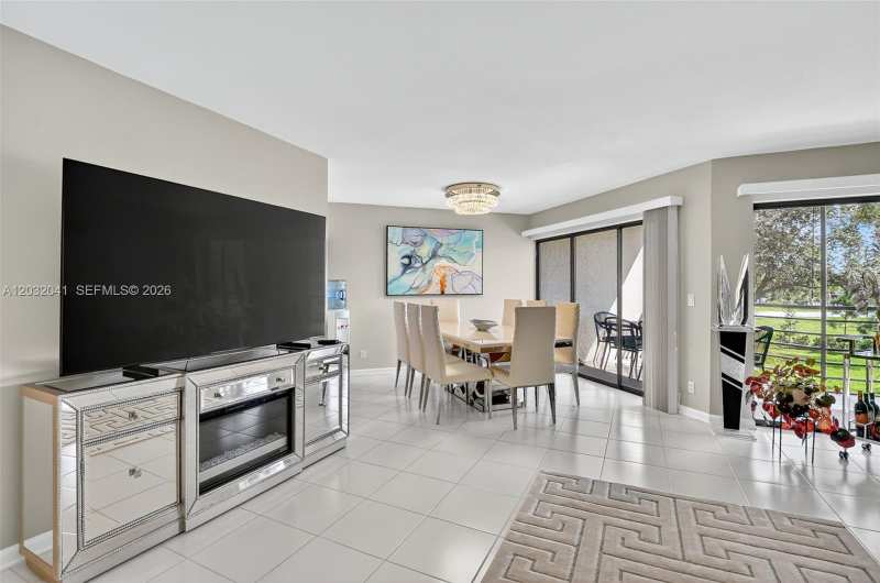 5901 Camino Del Sol # 207, Boca Raton FL 33433