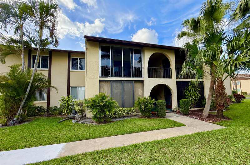 301 Pine Ridge Circle # 2, FL 33463