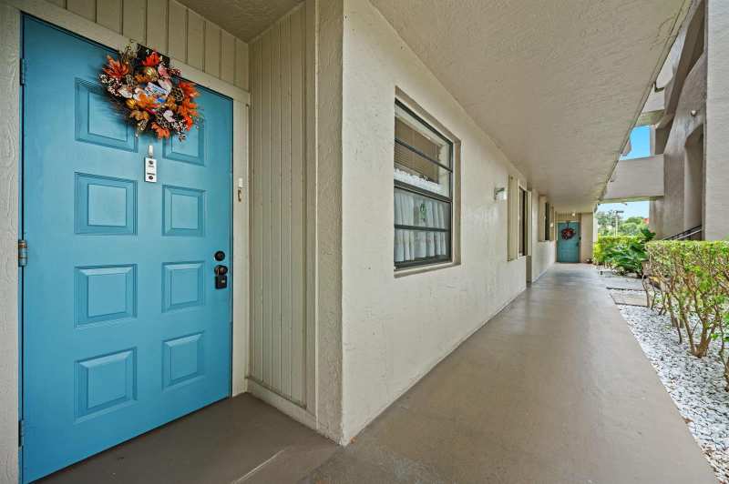 900 Colony Point Circle # 121, Pembroke Pines FL 33026