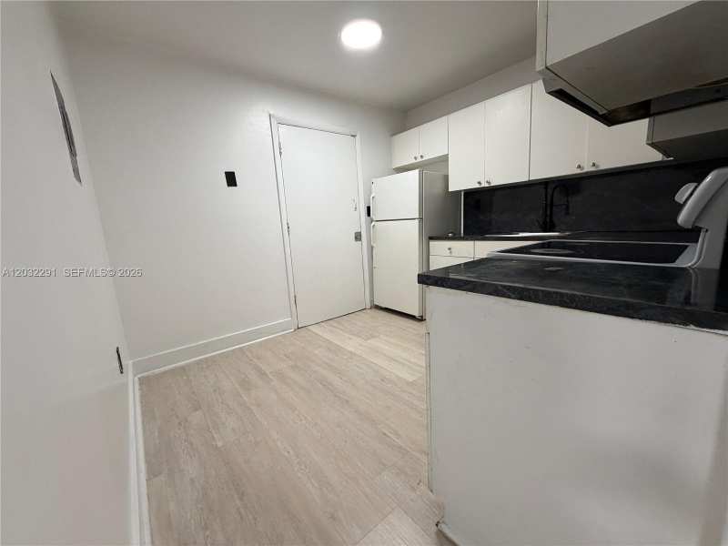 12215 W Dixie Hwy # 206, North Miami FL 33161