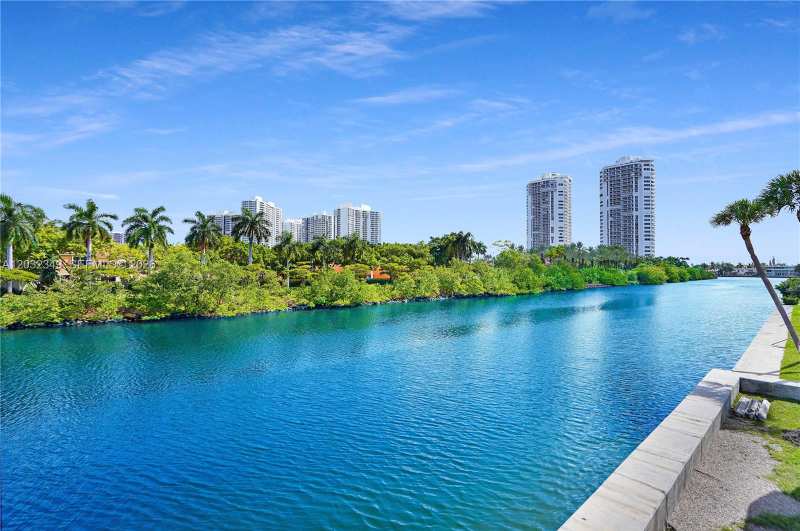 3675 N Country Club Dr # 2201, Aventura FL 33180