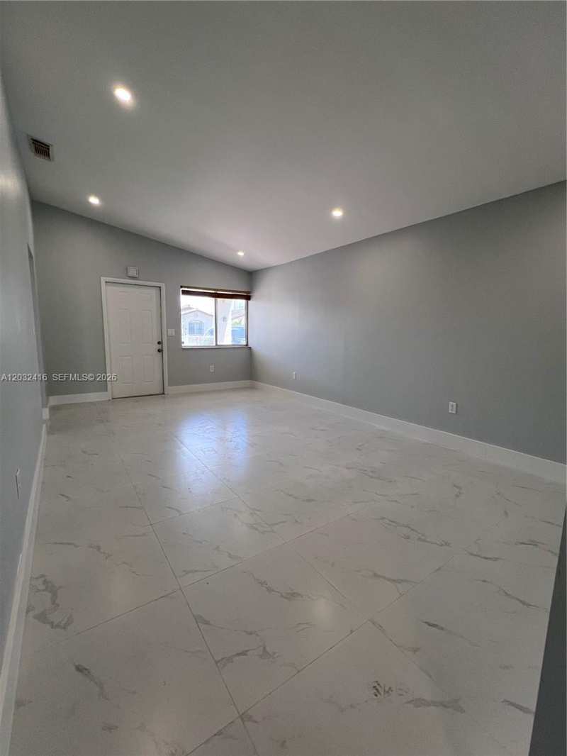 2834 W 75th Ter, Hialeah FL 33018