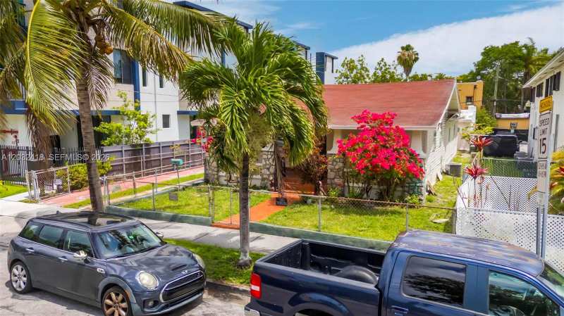 1243 SW 3rd St # 1, Miami FL 33135