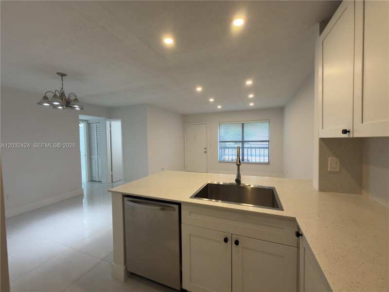 2500 W 67th Pl # 26, Hialeah FL 33016