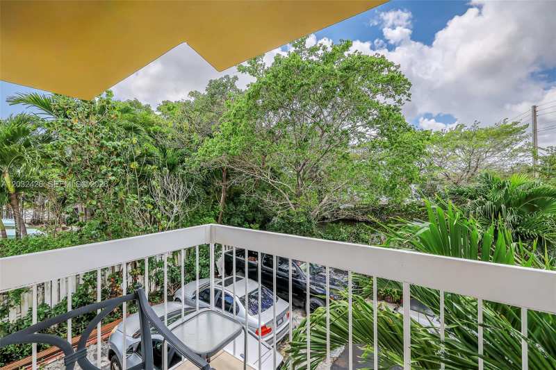 12085 W Dixie Highway, Biscayne Park FL 33161