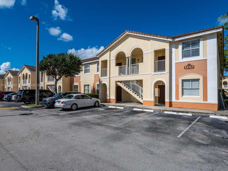 1663 SE 27th Dr # 108, Homestead FL 33035