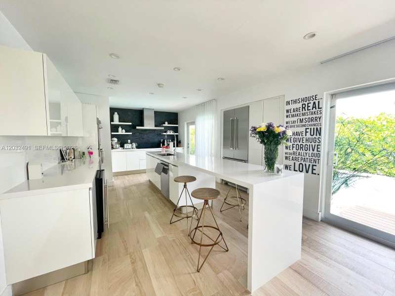 290 E Shore Dr E # 290, Miami FL 33133