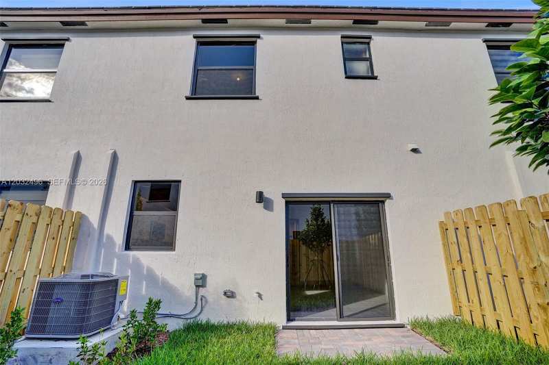 2542 SE 29th St # 2542, Homestead FL 33035
