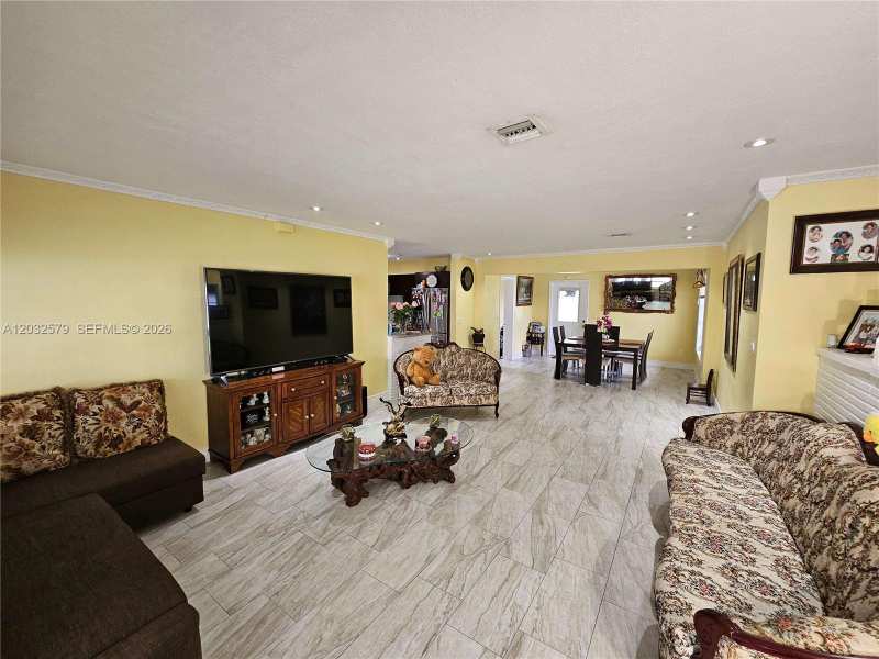 7470 Polk St, Hollywood FL 33024