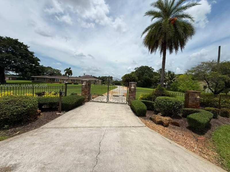 17501 SW 54th St, Southwest Ranches FL 33331