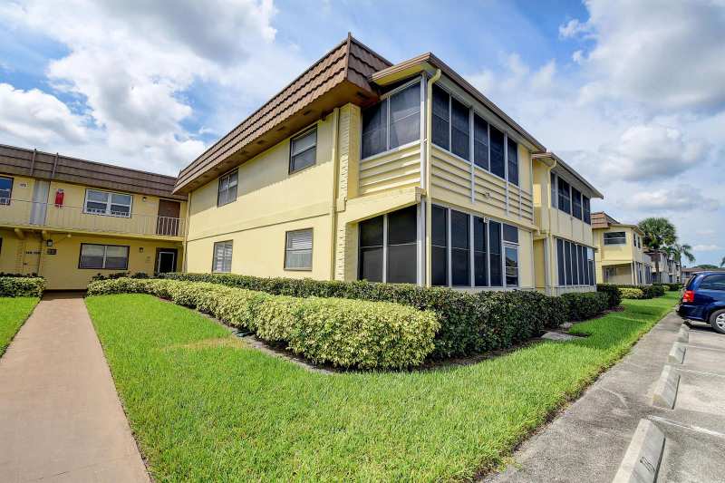 151 Saxony D, Delray Beach FL 33446